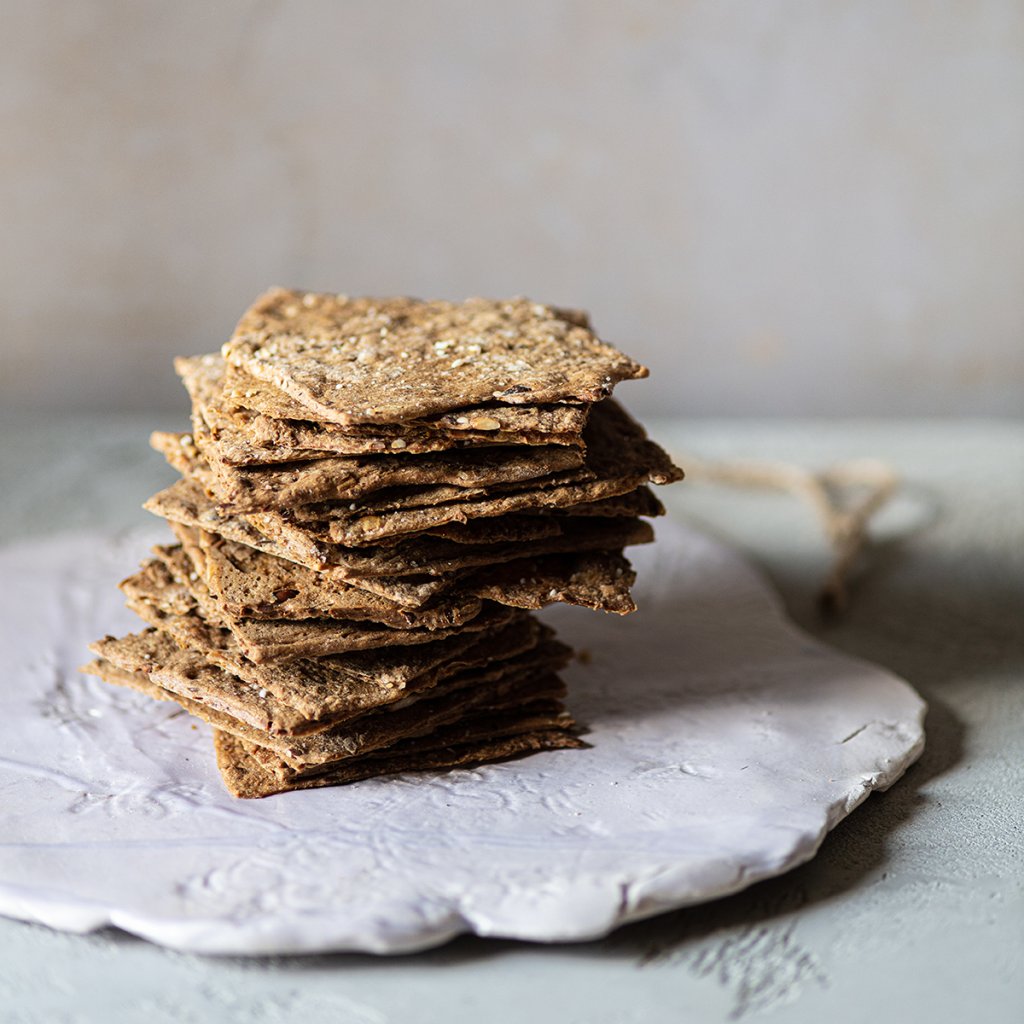 Crackers integrali con cereali e grano saraceno Crackers integrali con cereali e grano saraceno